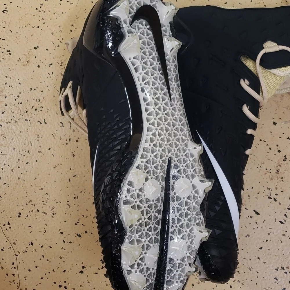 Nike force savage